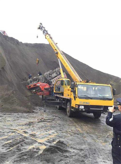 新晃上犹道路救援